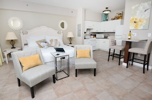 1 bedroom, iron/ironing board, free WiFi, bed sheets - DISCOUNTS! Gulf Front Studio - Private Parking (Panama City Beach)