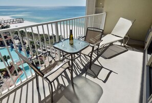 Outdoor dining - Gulf Front 8th Floor Studio - Sleeps up to 4 (Panama City Beach)