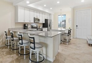 Private kitchen - 2 BD/2BTH condo with sunset views in Heritage Landing - many amenities! (Punta Gorda)