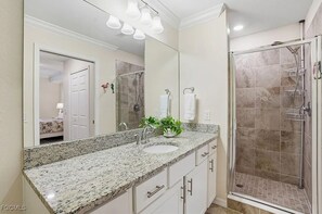 Shower, hair dryer, towels, soap - 2 BD/2BTH condo with sunset views in Heritage Landing - many amenities! (Punta Gorda)