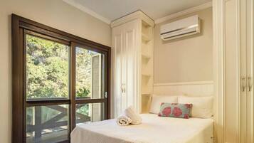 Chalé | Roupas de cama premium, Wi-Fi de cortesia, individualmente decorados