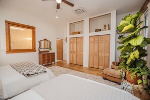 Een strijkplank/strijkijzer, gratis wifi