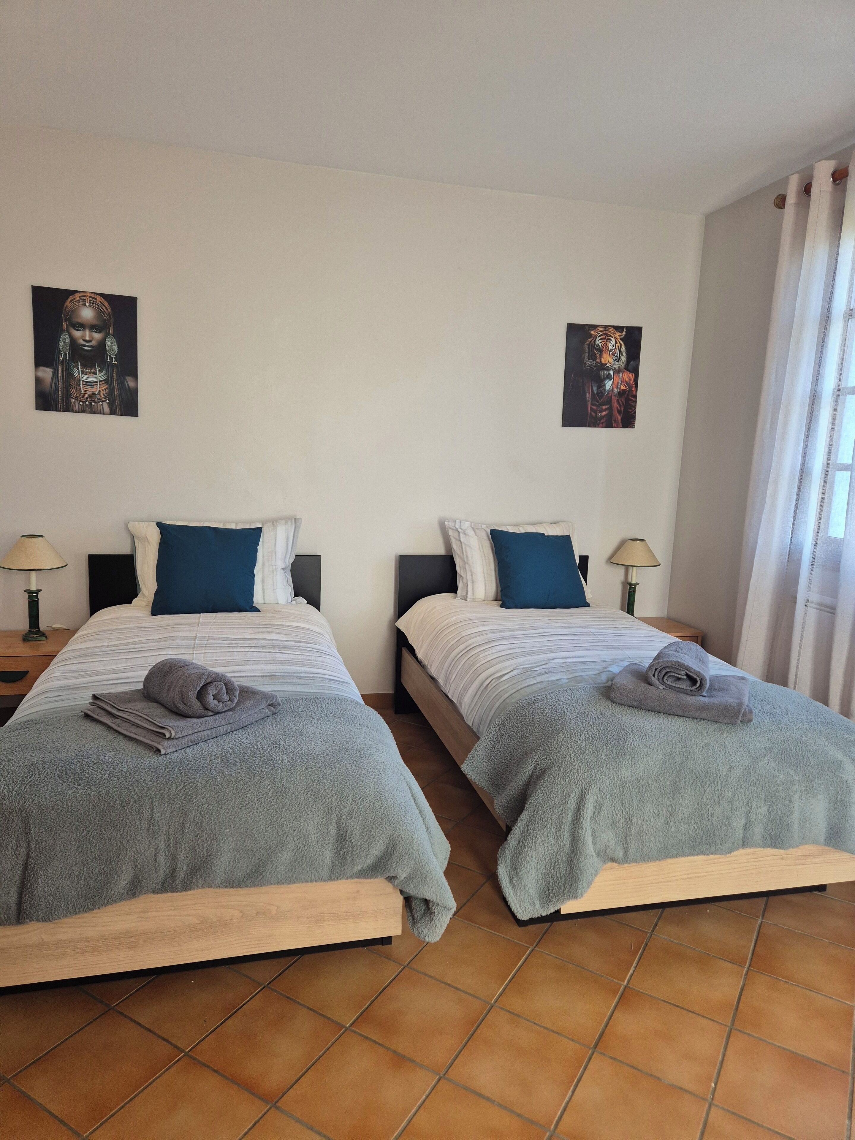 5 chambres, fer et planche à repasser, accès Internet, draps fournis