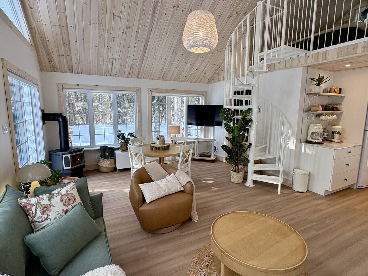 TV, fireplace, DVD player, stereo