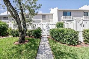 Property grounds - Surf & Swing Escape! (Bonita Springs)
