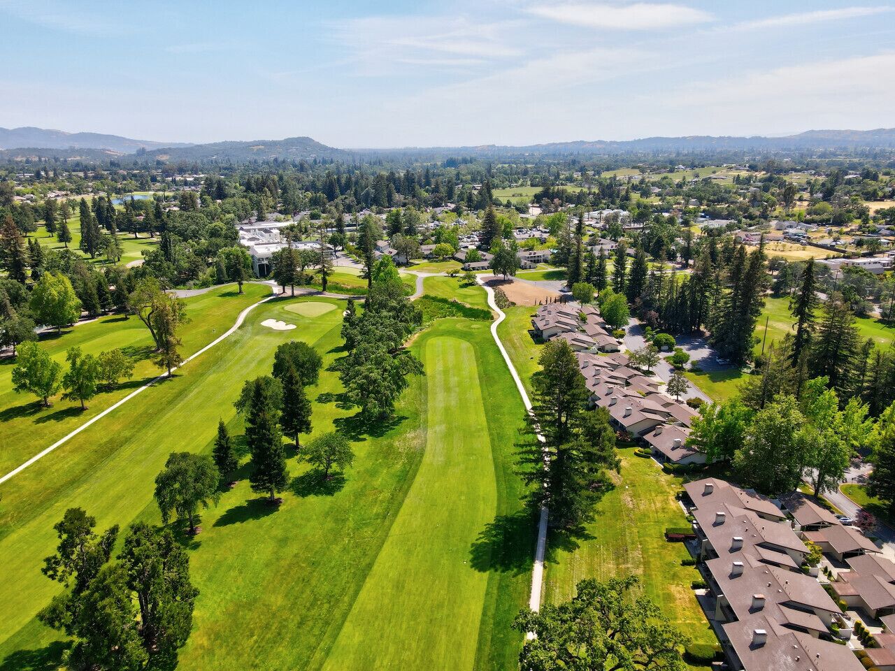Nestled right on the lush fairways, this vacation rental is perfect for golf lovers and wine enthusiasts alike.