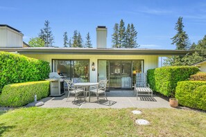Outdoor dining - 1st Fairway One-Bed Retreat at Silverado, BBQ (Napa)