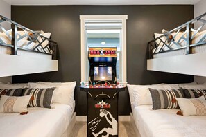 Travel crib, WiFi, bed sheets - North Shore at Desert Color by EmberStays (St. George)