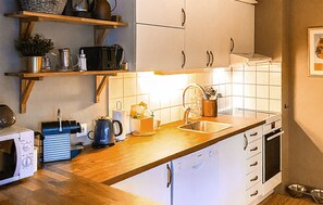 Coffee/tea maker, fridge, microwave, oven - Awesome apartment in Lindesnes with WiFi (Lindesnes)