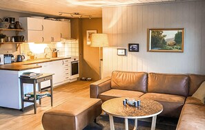 TV - Awesome apartment in Lindesnes with WiFi (Lindesnes)