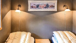 2 bedrooms, travel crib, WiFi (free) - Awesome apartment in Lindesnes with WiFi (Lindesnes)