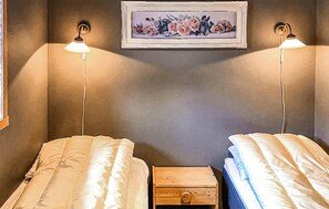 2 bedrooms, travel crib, WiFi (free) - Awesome apartment in Lindesnes with WiFi (Lindesnes)