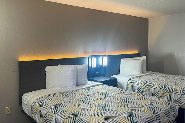Standard Room, 2 Queen Beds, Non Smoking, Kitchen | Bed sheets