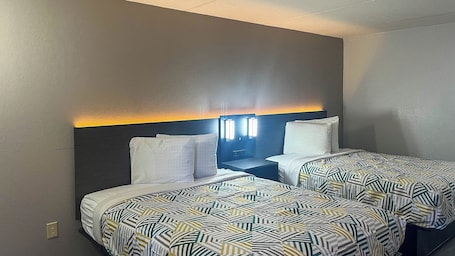 Standard Room, 2 Queen Beds, Smoking, Kitchen. Studio 6 – Spindale, NC – Forest City