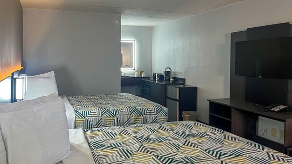 Standard Room, 2 Queen Beds, Smoking, Kitchen - Studio 6 – Spindale, NC – Forest City (Spindale)