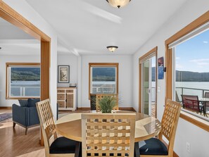 Unclassified image, 5 of 38, button - Waterfront private cabin just 5 miles from downtown Ketchikan (Ketchikan)