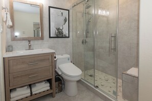 Shower, hair dryer, bidet, towels - Cozy 1-bedroom condo seconds from bus line in East Vail, perfect for getaways. (Vail)