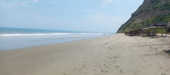 Villa Solara. A Peaceful family home by the sea made for rest and reflection