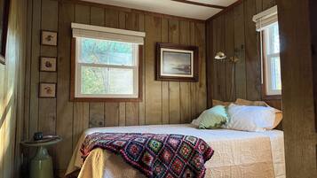 Iron/ironing board, bed sheets