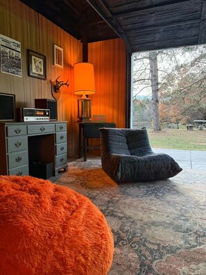 テレビ、テレビゲーム、書庫、ビデオライブラリ