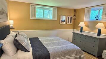 3 bedrooms, desk, iron/ironing board, WiFi
