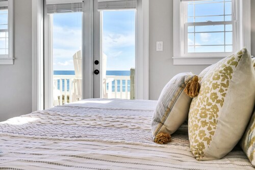 Walkable Topsail Retreat w/ Hot Tub & Views!