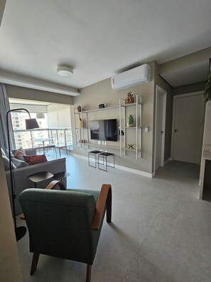 Smart TV - Apartment in Brooklin, 2 bedrooms, garage. (São Paulo)