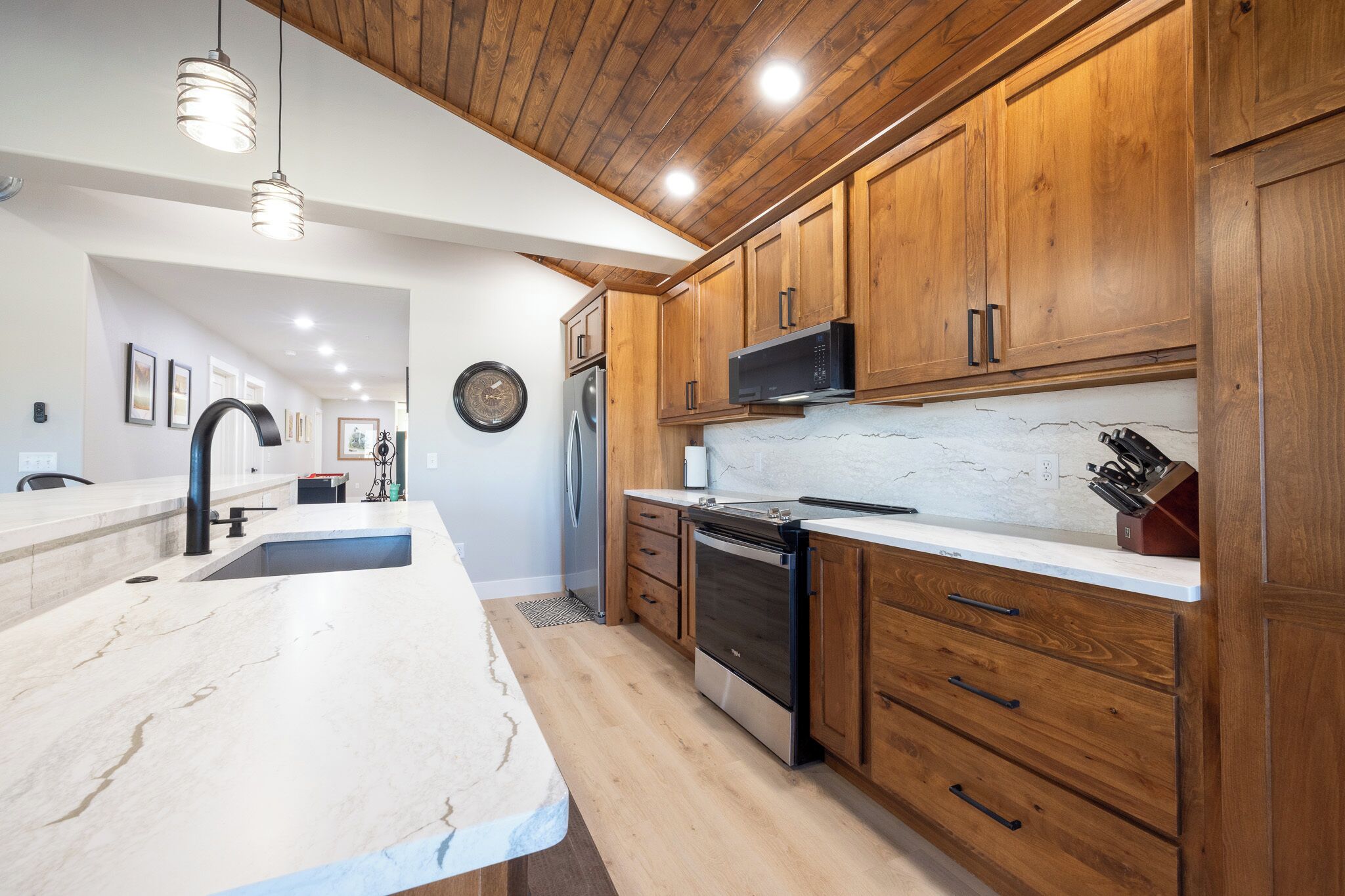 Mikrovågsugn, ugn, spishäll och diskmaskin