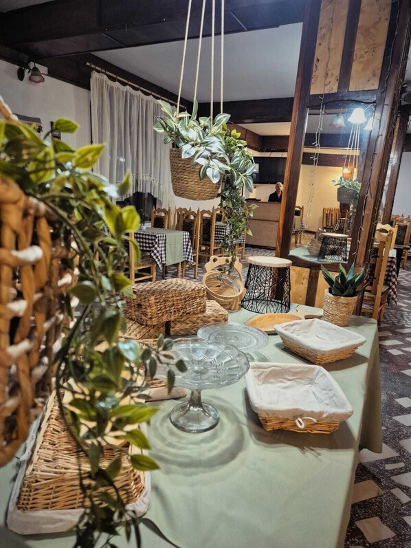 Restaurant - Hotel Claris Valiug (Văliug)