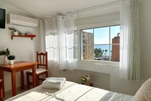 Iron/ironing board, travel cot - Carihuela Beach studio, 2nd line of the beach (Torremolinos)