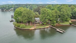House (4 Bedrooms) | Interior - Waterfront Stay w/ Canoes, Deck, Game Room & Lake Views Near Mooresville Renwick Cove by Avantstay (Mooresville)