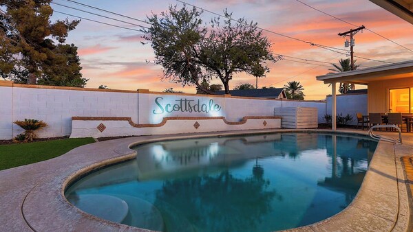 Heated Pool, Fire Pit, Games & Outdoor Dining Just Minutes To Old Town Drift House By Avantstay - Paradise Valley, AZ