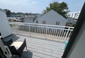 Property grounds - Amazing home 3 blocks from Beach! Great Location! (Virginia Beach)