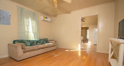 2-bedroom APT in downtown N. Wilkesboro - travel nurse or long term stay welcome