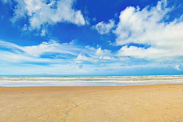 On the beach - 2BR w/ Balcony, Epic Views: Suntide III - Unit 802 (South Padre Island)