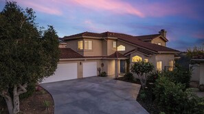 A two-story house with a garage, a driveway, and a well-maintained garden. - Vista del Sol by Avantstay Bright Hilltop Stay + Patio + Views + Premium Kitchen & Space for Groups (San Diego)