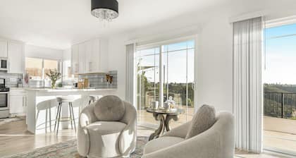 Vista del Sol by Avantstay Bright Hilltop Stay + Patio + Views + Premium Kitchen & Space for Groups
