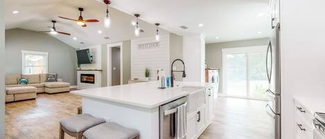 Fridge, microwave, stovetop, dishwasher