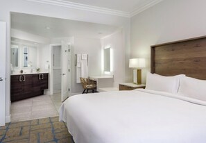 مكواة/لوح كي وخدمة الإنترنت وملاءات أسرّة