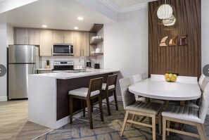 Dining - 2 Bedroom Villa, plus sofa bed, 2 balcony, and kitchen
Marriott's Newport Coast (Newport Beach)