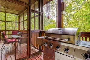 Outdoor dining - Skylight Cabin • Hot Tub | Loft | BBQ | Game Loft! (Gatlinburg)