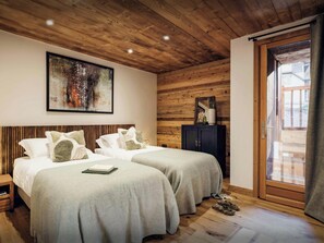 5 habitaciones, tabla de planchar con plancha, wifi y ropa de cama