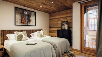 5 bedrooms, iron/ironing board, WiFi, bed sheets