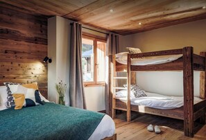5 chambres, fer et planche à repasser, Wi-Fi, draps fournis
