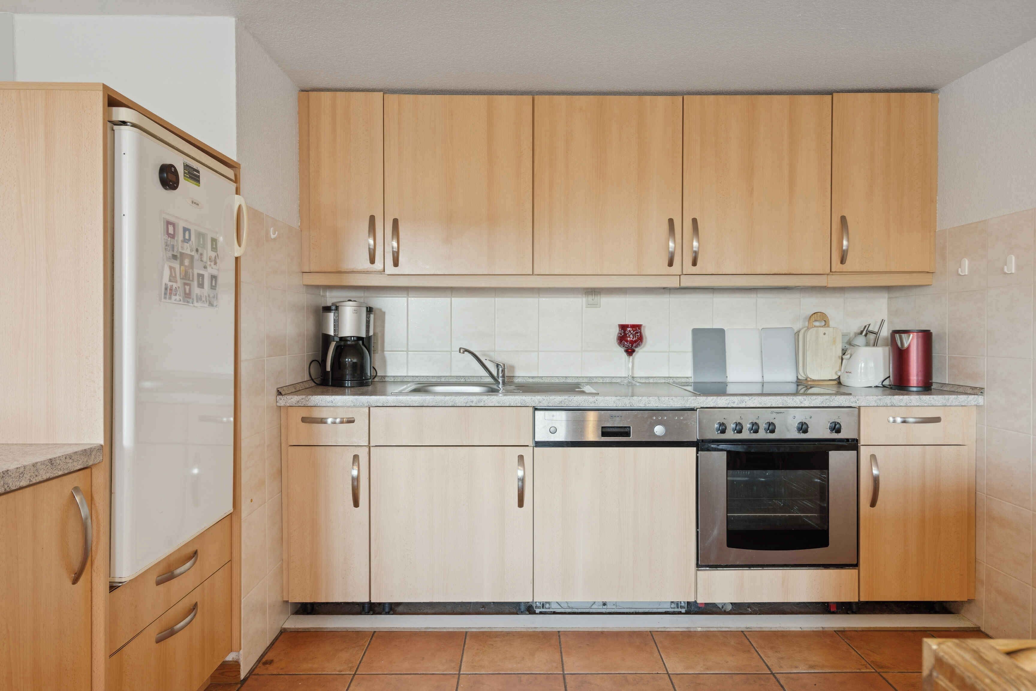 Kjøleskap, ovn, oppvaskmaskin og kaffetrakter/tekoker