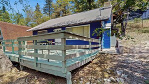 Terrace/patio - 4 Mi to Snow Valley! Family Retreat w/ Deck (Running Springs)