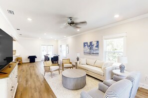 TV - Steps to Beach! St Teresa Retreat w/ Pool Access (Saint Teresa)