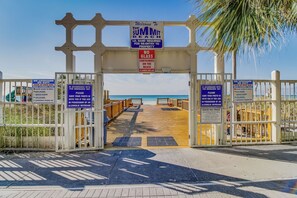 Property grounds - Steps to Pools & Beach! 11th-Floor PCB Retreat (Panama City Beach)