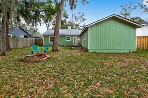 المنطقة المحيطة بالمنشأة