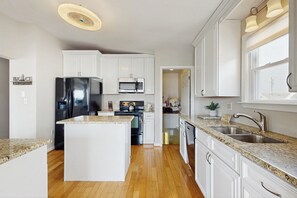 Refrigerador, microondas, parrilla de estufa y lavavajillas 